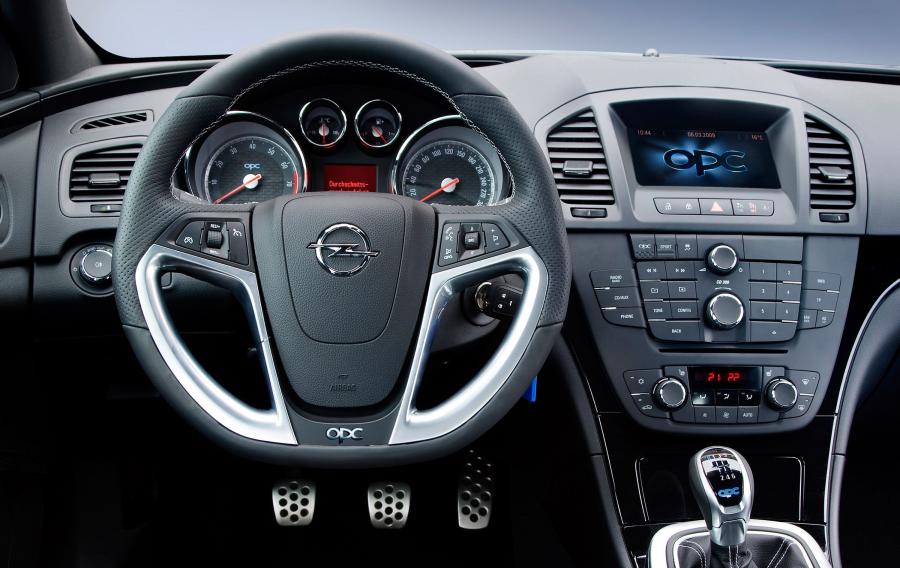 Торпедо Opel Insignia OPC 2009 года  (фото 20 из 57)